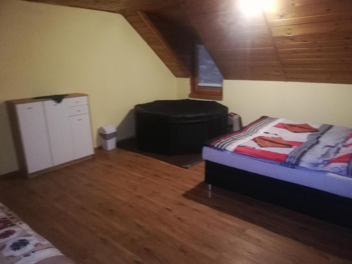 privát femamki Apartamento Licartovce Exterior foto