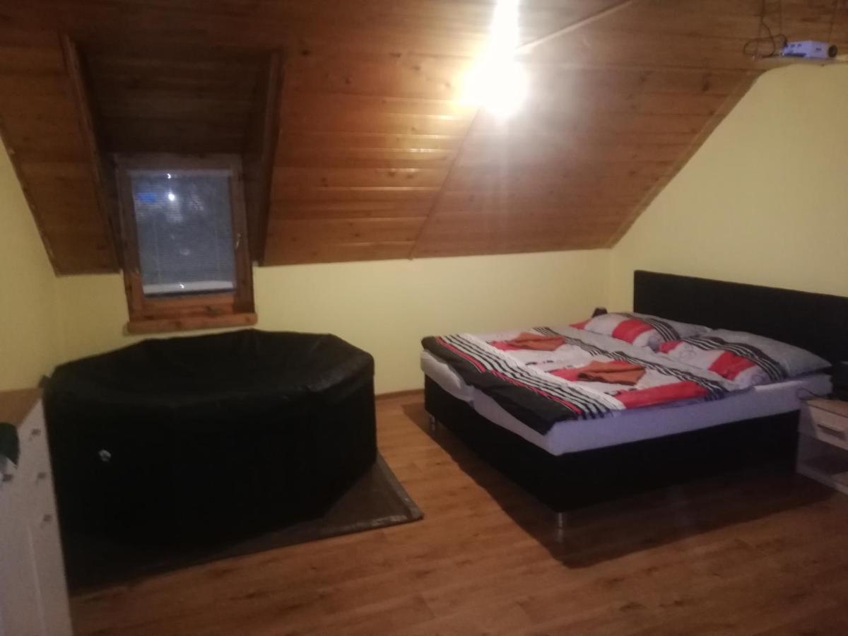 privát femamki Apartamento Licartovce Exterior foto