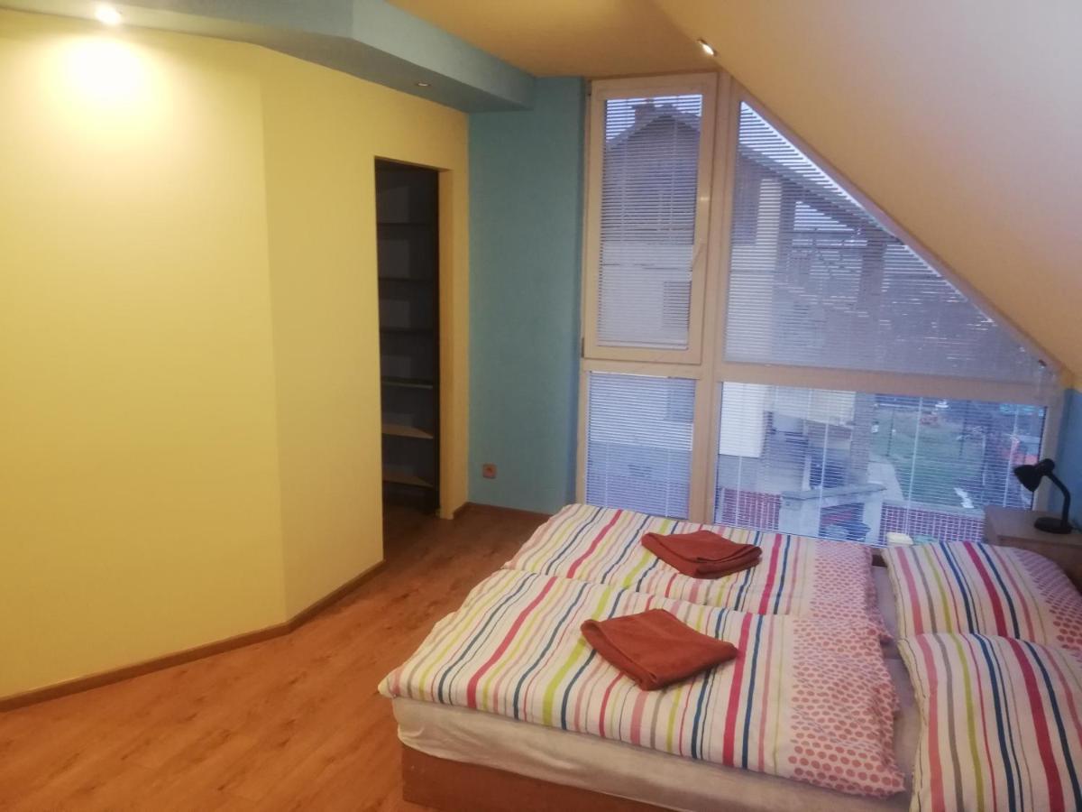 privát femamki Apartamento Licartovce Exterior foto