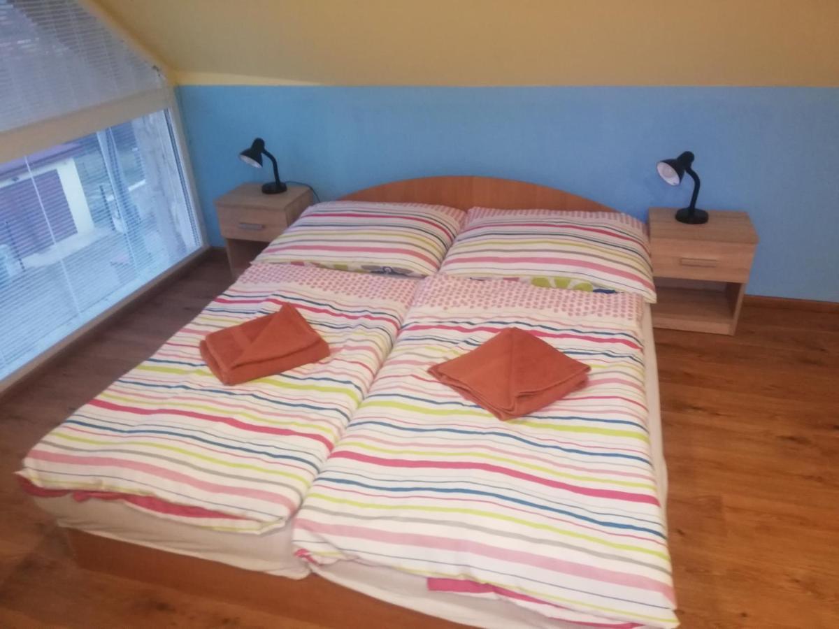 privát femamki Apartamento Licartovce Exterior foto