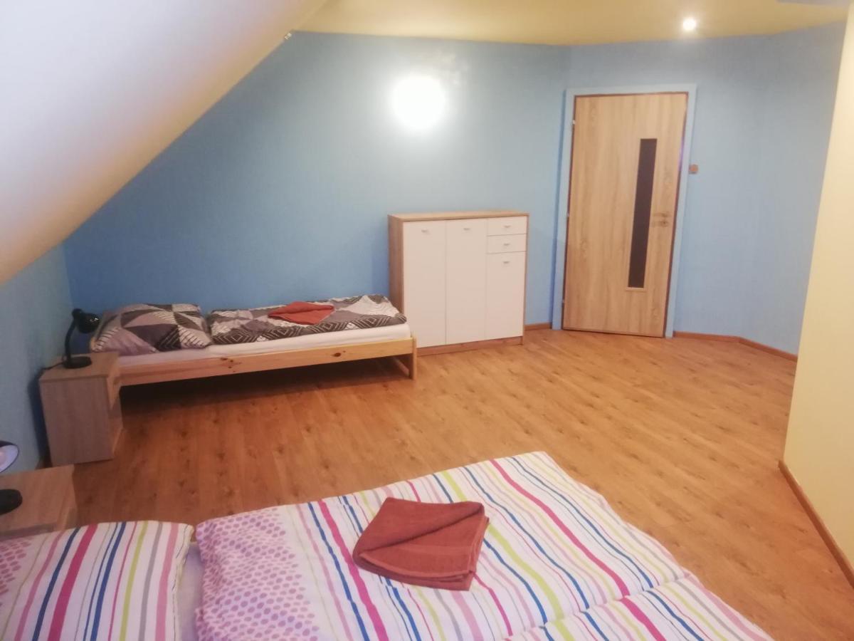 privát femamki Apartamento Licartovce Exterior foto
