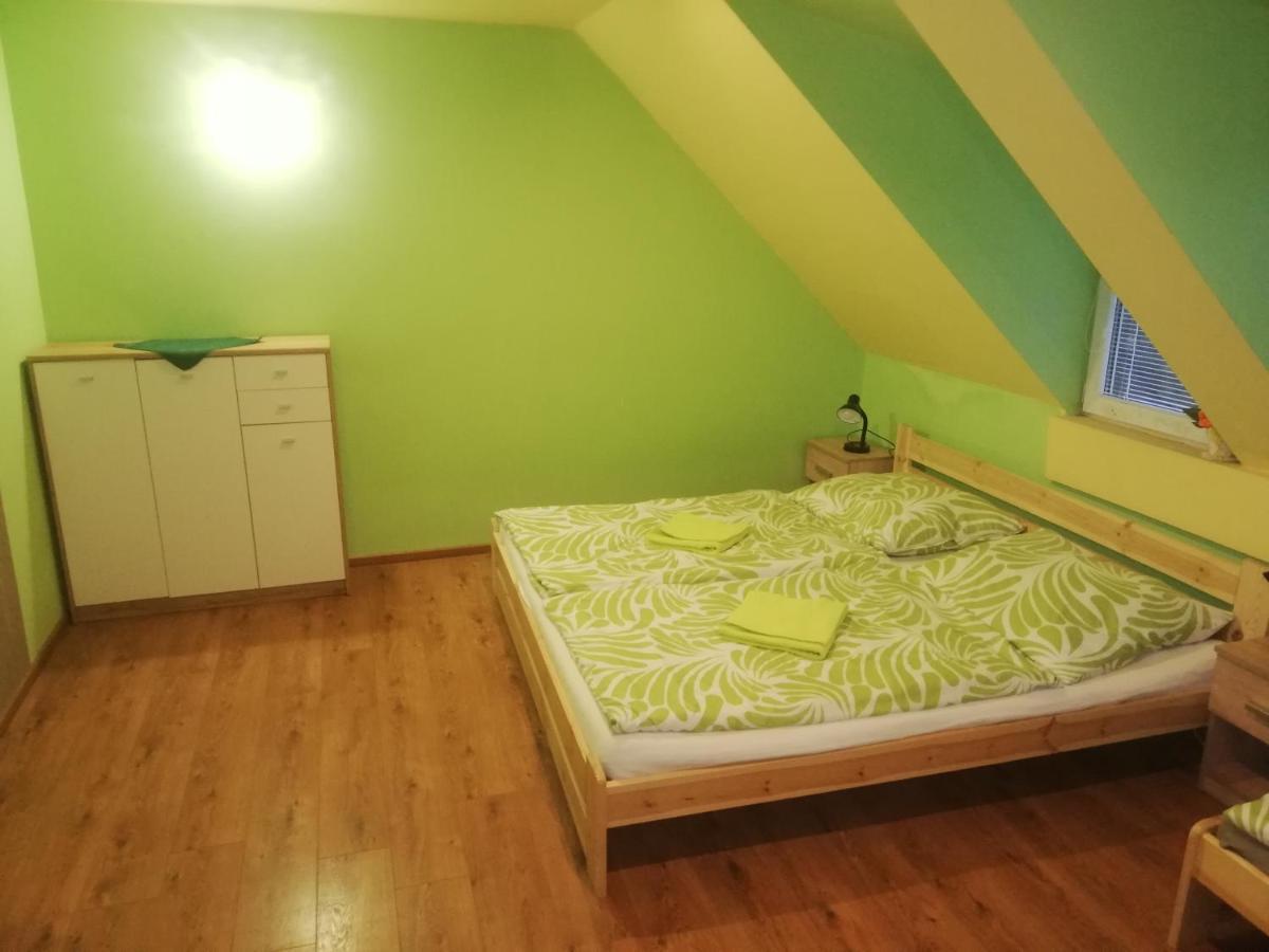 privát femamki Apartamento Licartovce Exterior foto