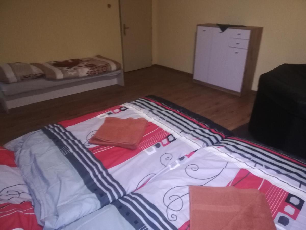 privát femamki Apartamento Licartovce Exterior foto