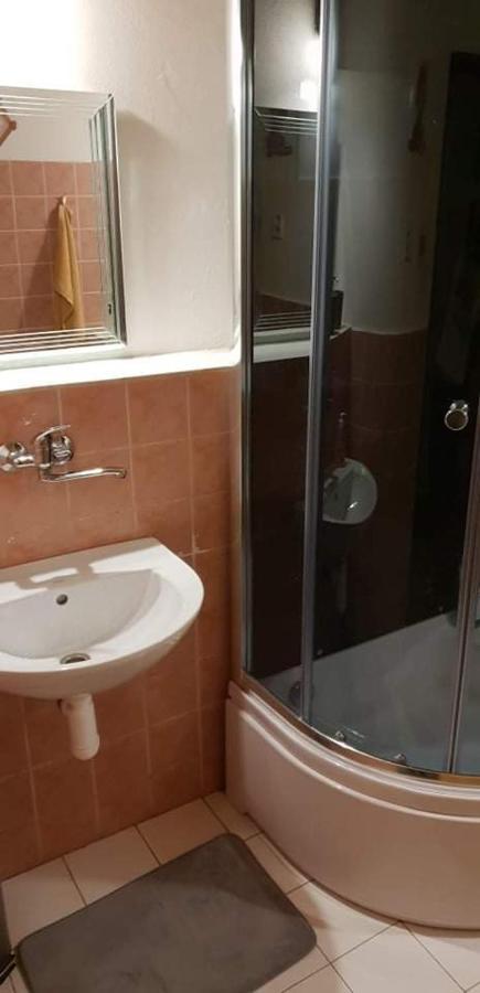 privát femamki Apartamento Licartovce Exterior foto